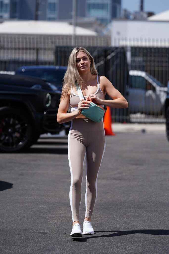 Lindsay Arnold sexy à Los Angeles