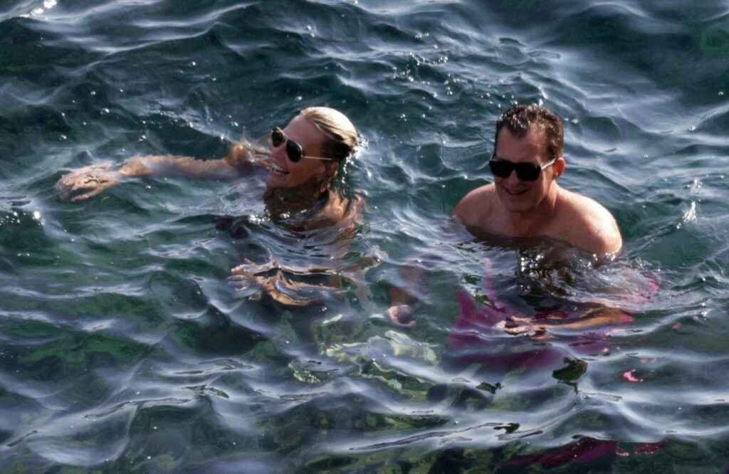 Molly Sims en bikini à Capri