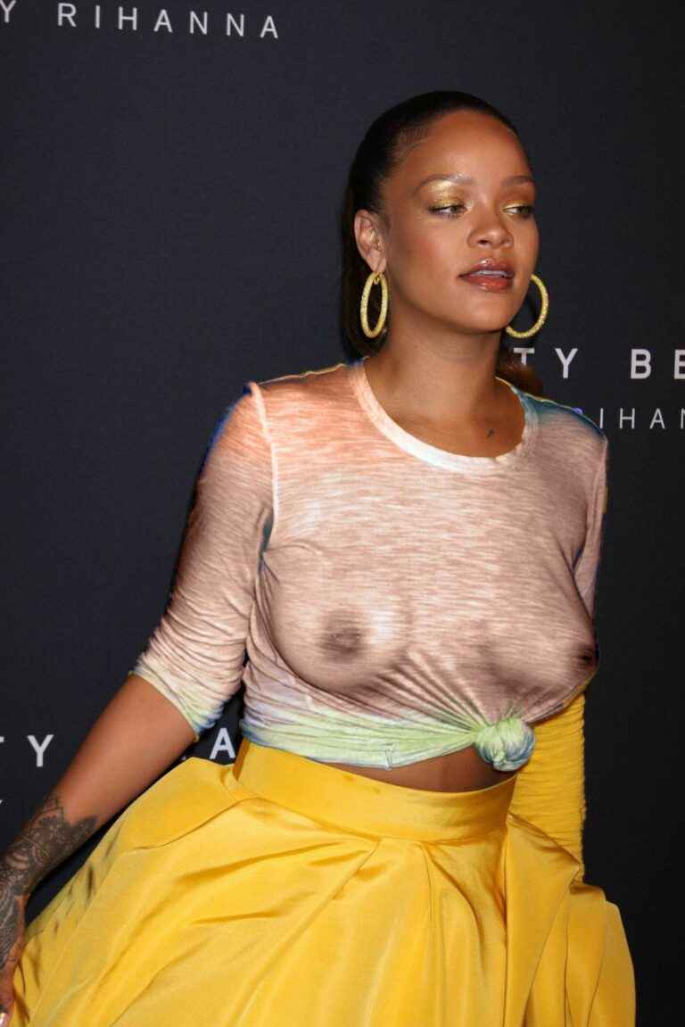 On voit les seins de Rihanna !