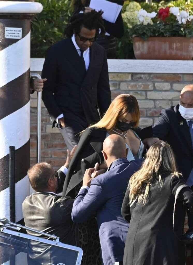 Beyonce ouvre le décolleté à Venise