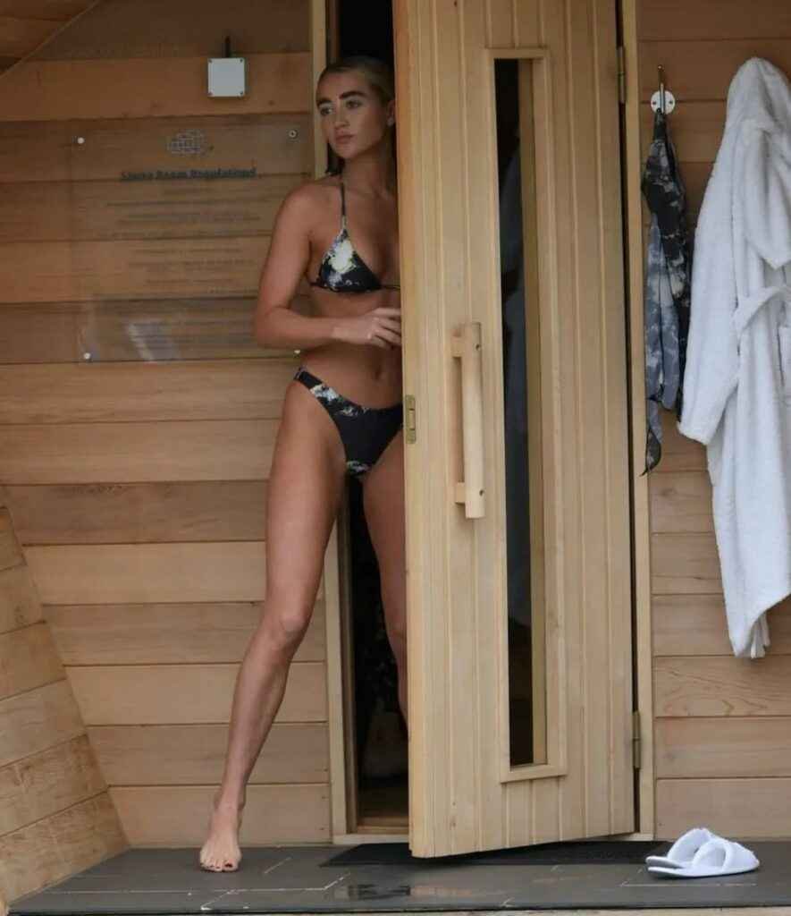 Georgia Harrison en bikini à Essex