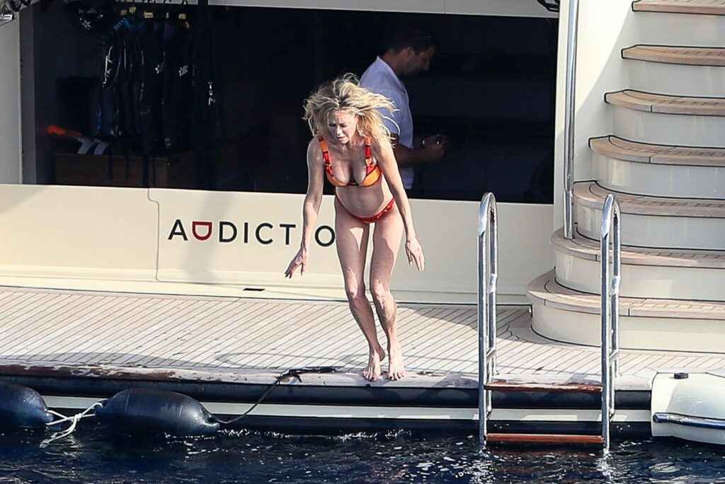 Melanie Griffith en bikini à Ibiza