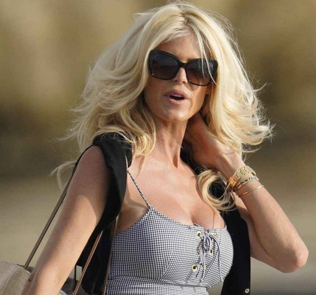 Victoria Silvstedt sexy à Antibes