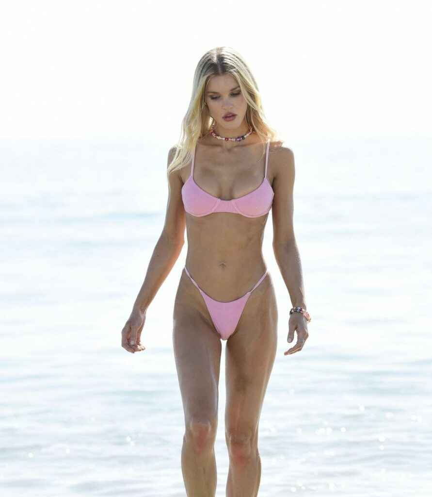 Joy Corrigan en bikini à Los Angeles
