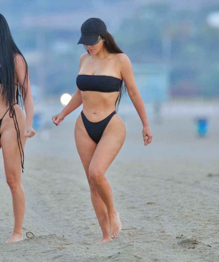 Kim et Chloe Kardashian en bikini
