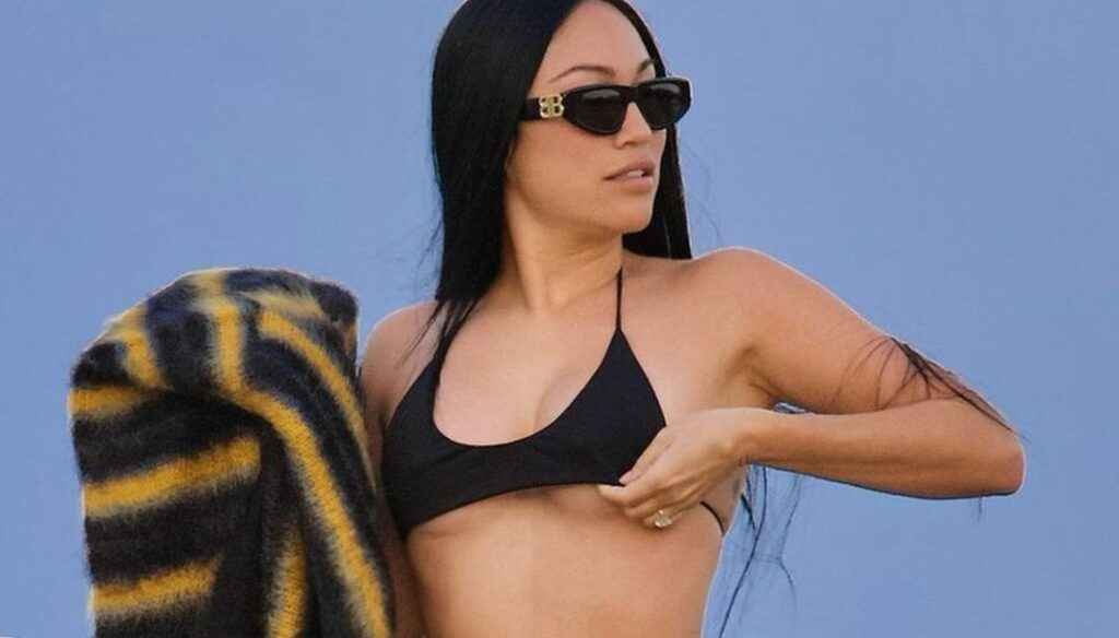 Kim et Chloe Kardashian en bikini