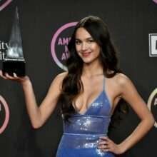 Olivia Rodrigo exhibe son décolleté aux American Music Awards
