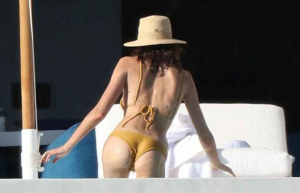 Kaia Gerber en bikini à Cabo San Lucas