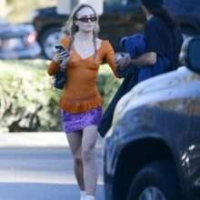 Lily-Rose Depp se balade sans soutien-gorge à Los Angeles