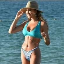 Georgia Harrison en bikini au Portugal