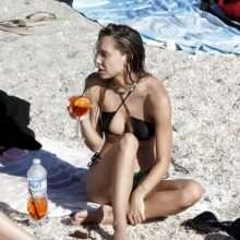 Alexis Ren en bikini à Saint-Barthélémy