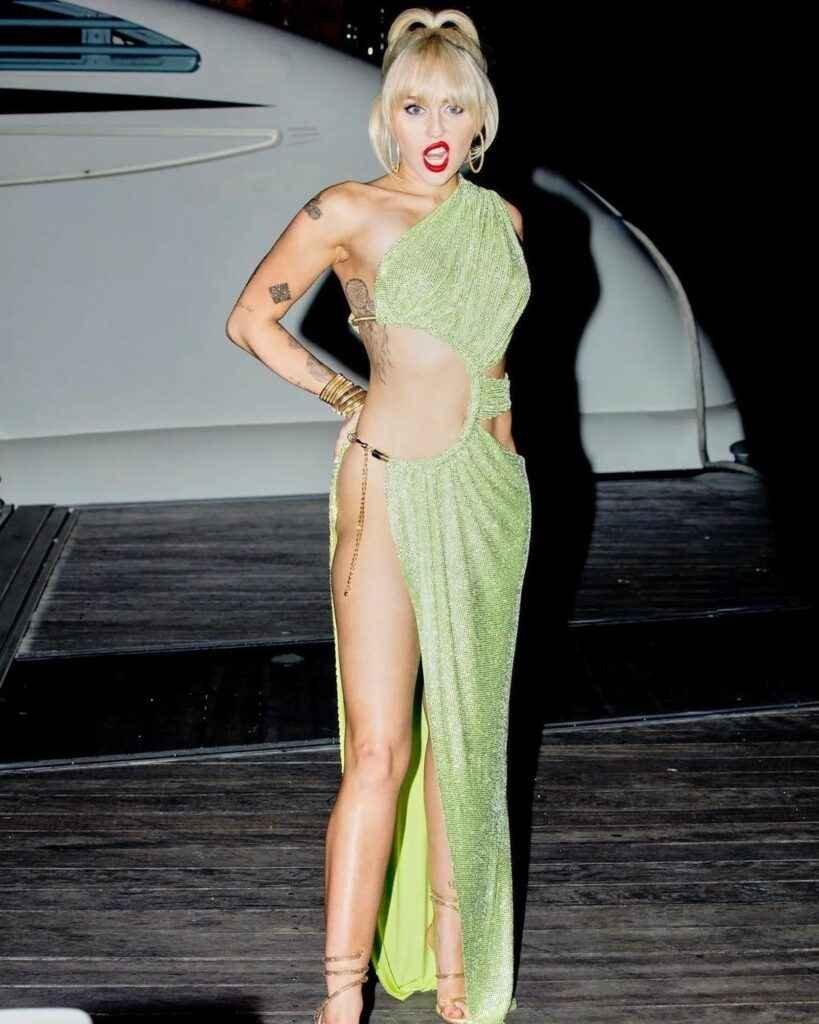 Miley Cyrus n'a pas mis de petite culotte