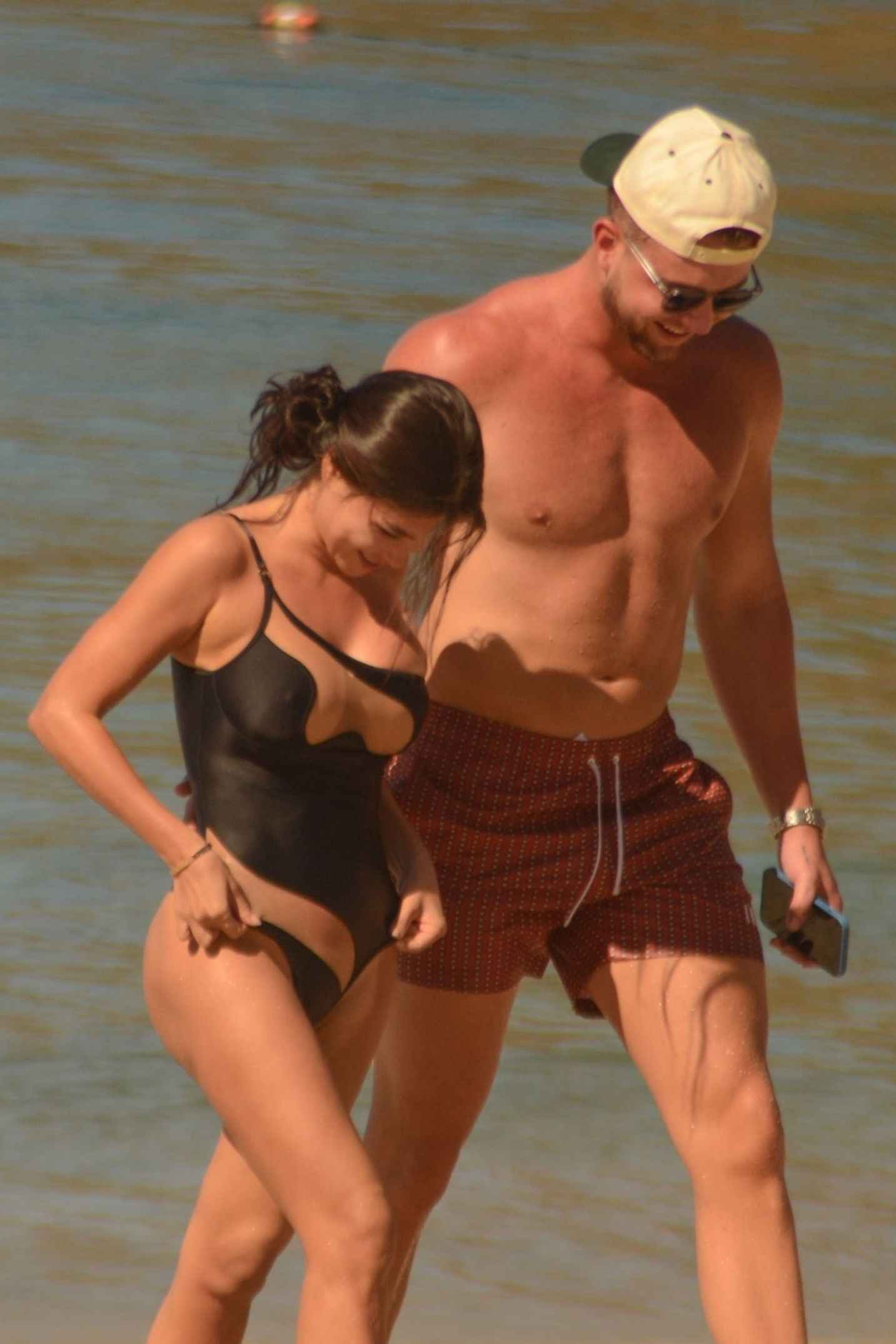 Sveta Bilyalova en bikini au Costa Rica