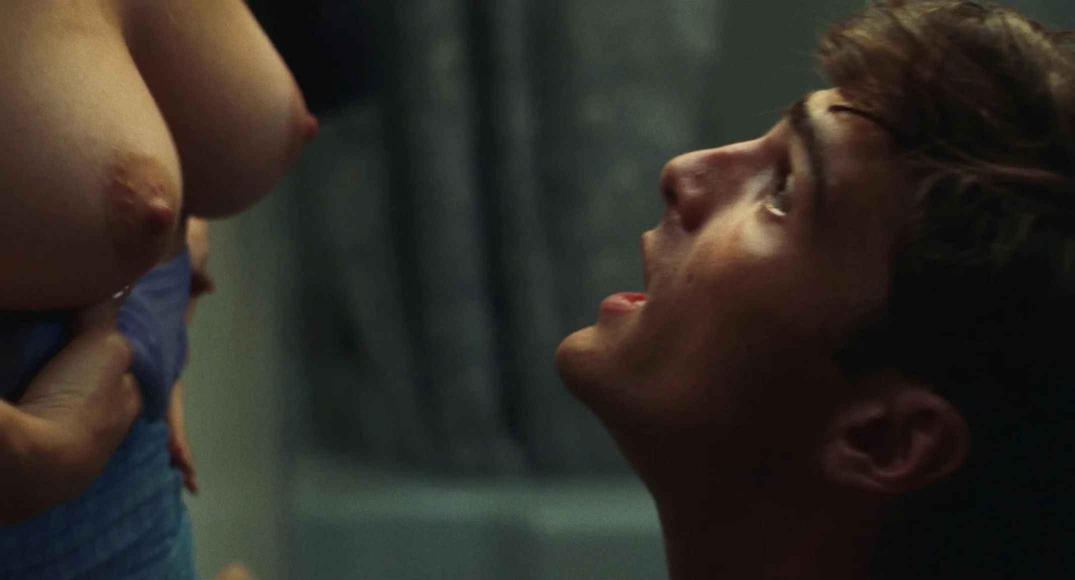 Sydney Sweeney seins nus dans Euphoria - Olympine.com.