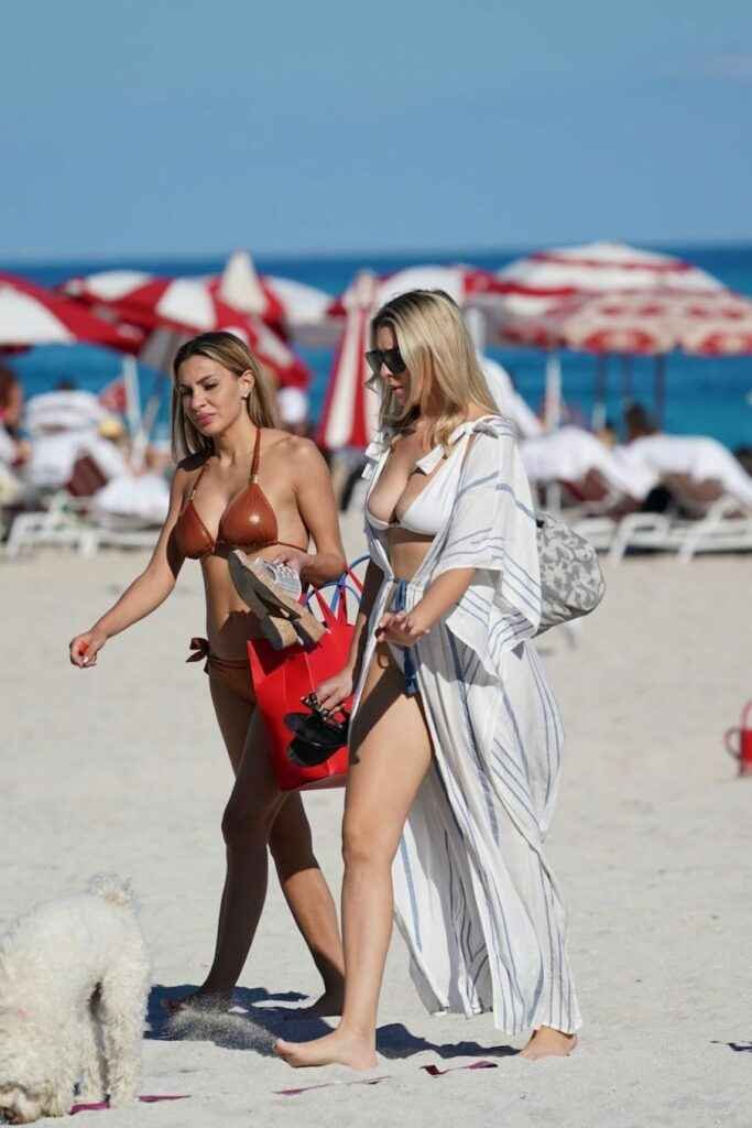 Victoria Larson en bikini à Miami Beach