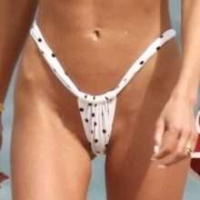 Alina Baikova dans un mini bikini à South Beach