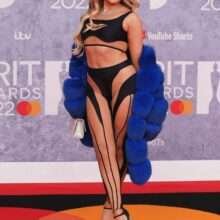 Talia Storm sexy aux Brit Awards
