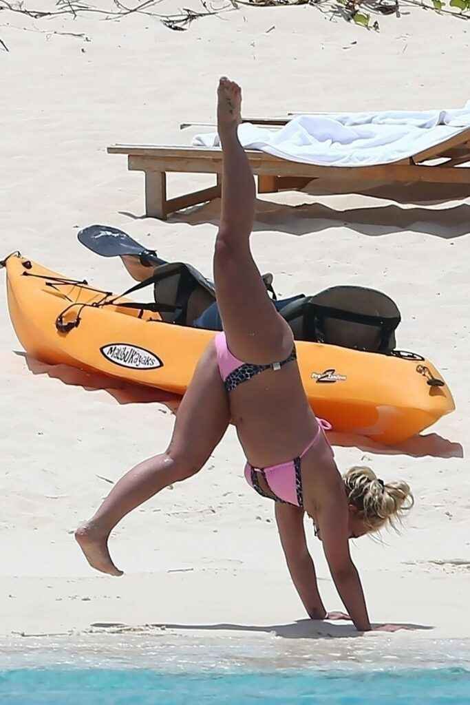 Britney Spears en bikini rose