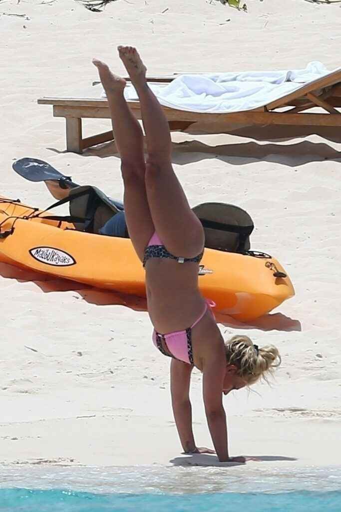 Britney Spears en bikini rose