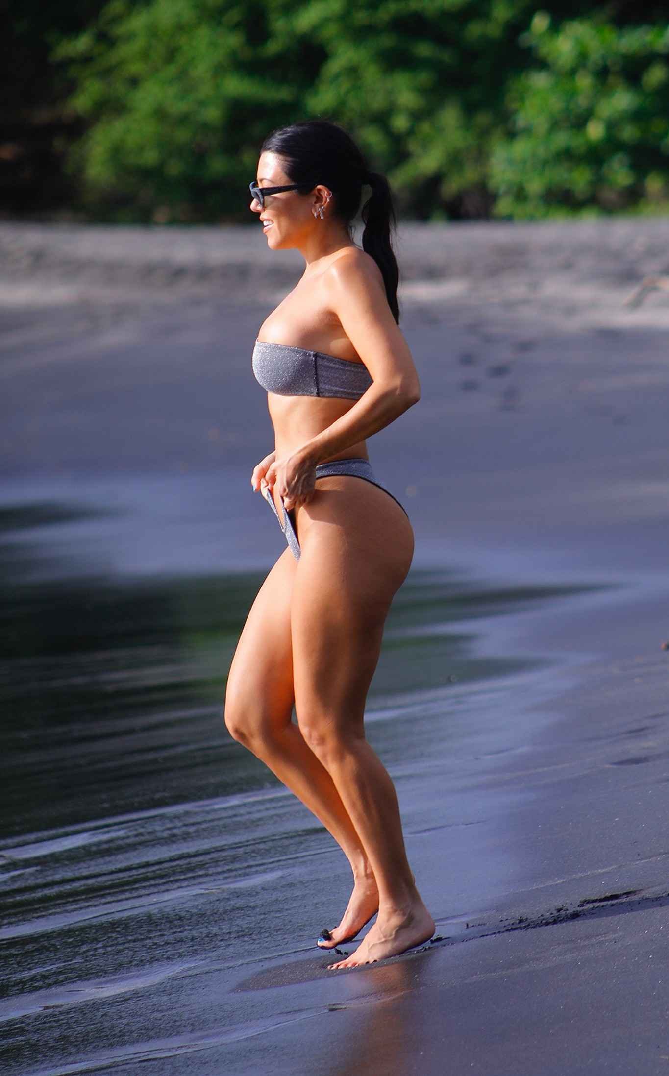 Kourtney Kardashian à la plage