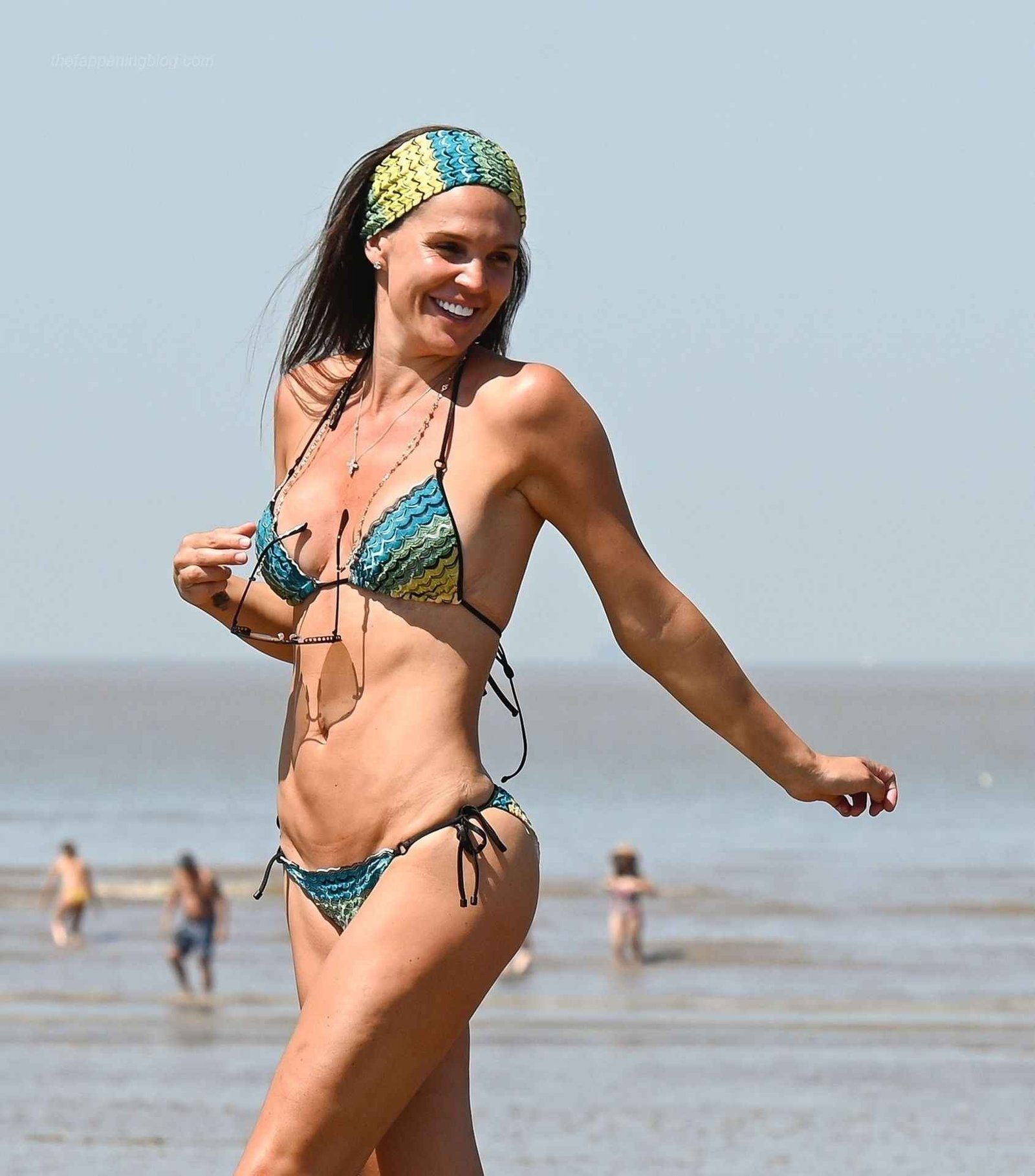 Danielle Lloyd en bikini sur la plage