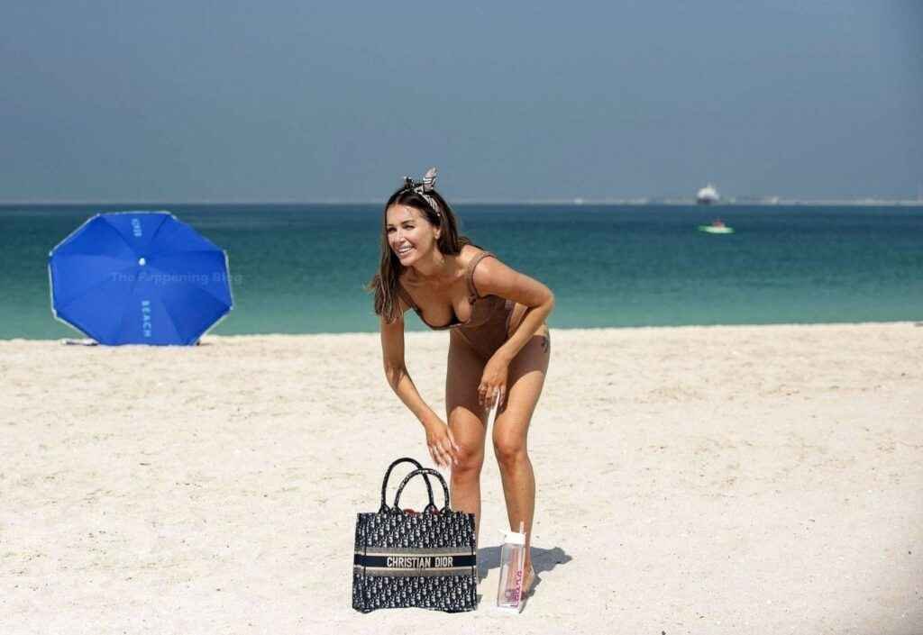 Sexy Laura Anderson en bikini