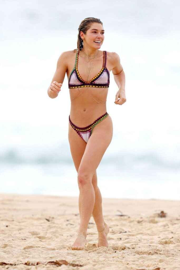 Ashley Hart sur la plage