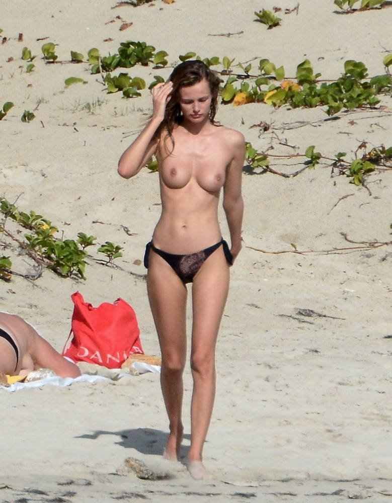 Edita Vilkeviciute en bikini