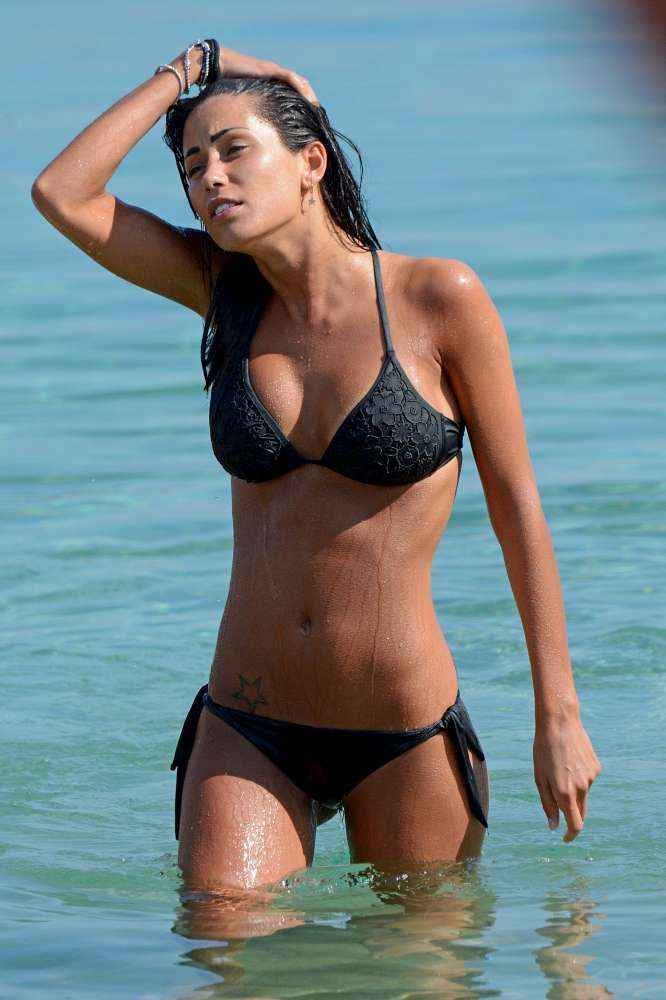 Federica Nargi en bikini avec son petit cul sexy