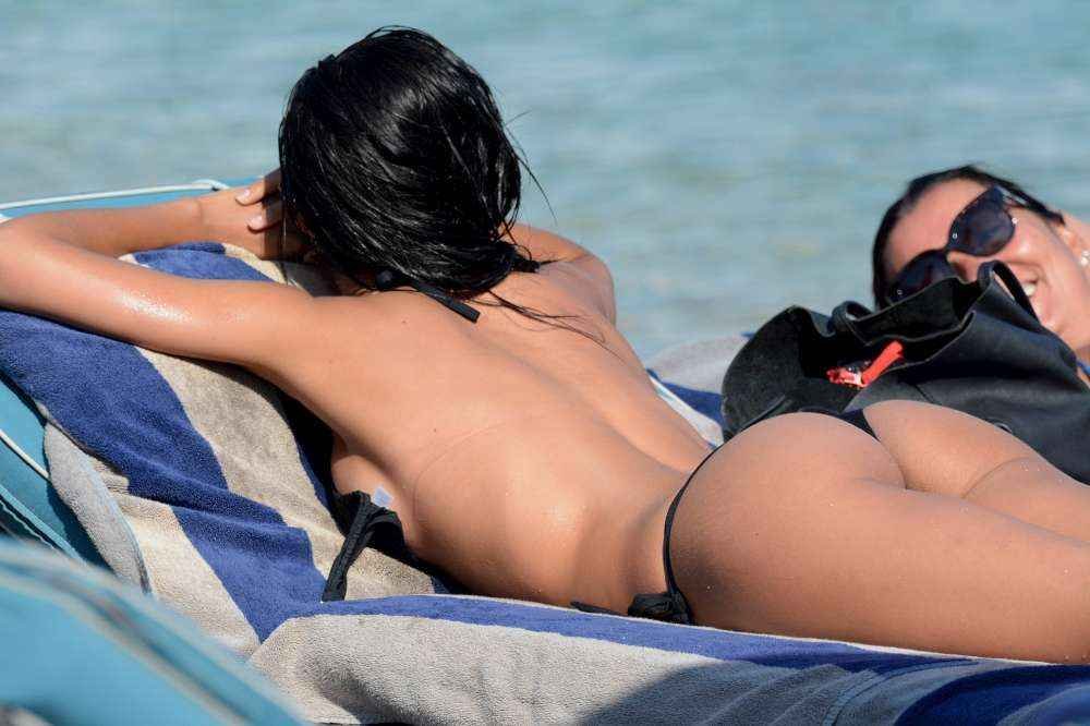 Federica Nargi en bikini avec son petit cul sexy