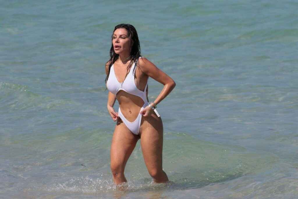 Liziane Gutierrez au bord de l'océan