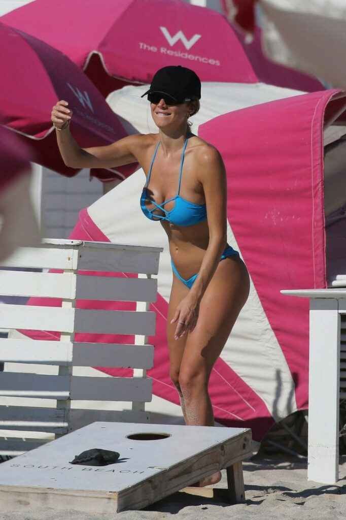 Diletta Leotta s'amuse sur la plage dans un bikini bleu !