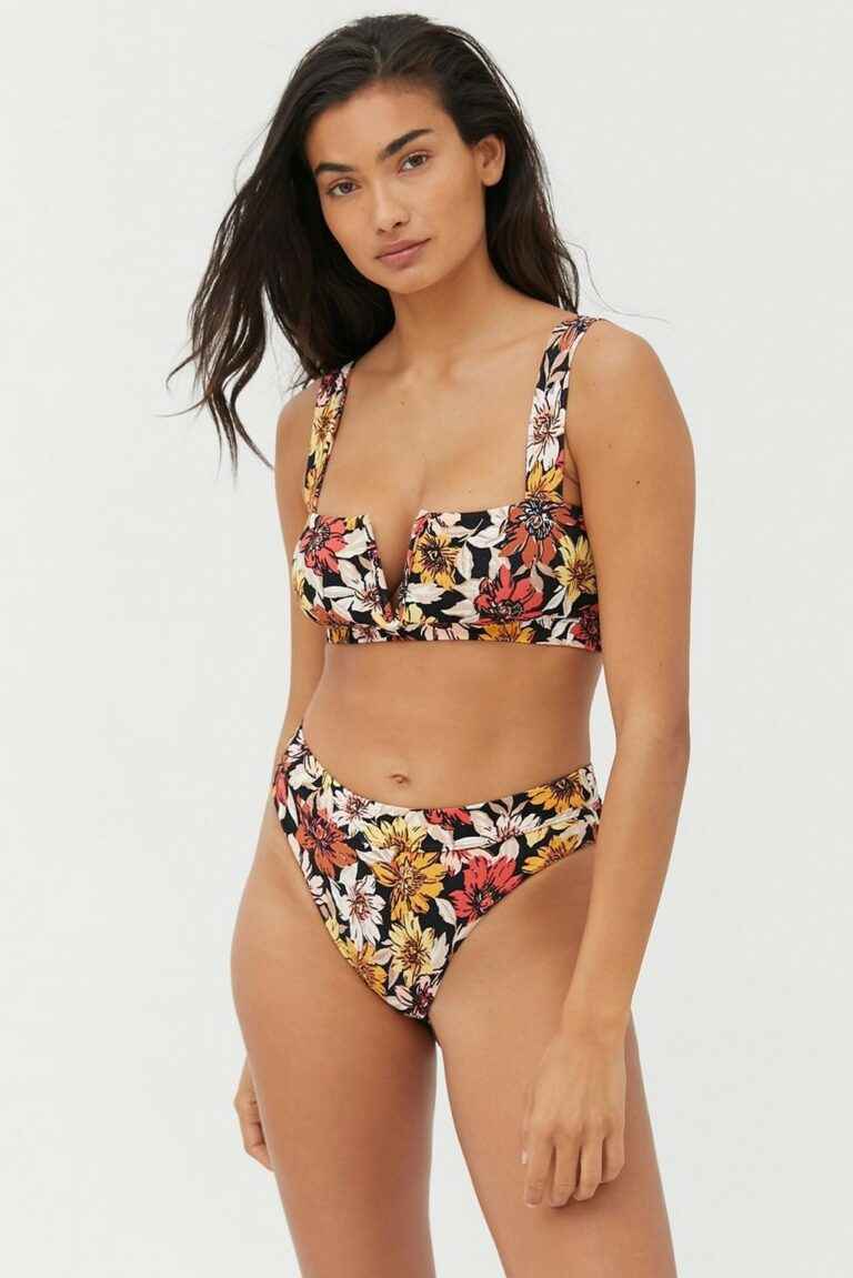 Séance photo Kelly Gale en bikini