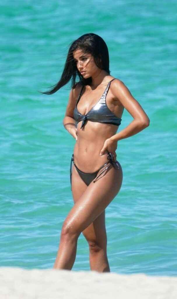 Yovanna Ventura dans un nouveau bikini sexy