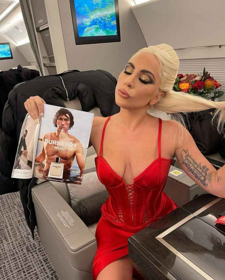 Lady Gaga sexy en rouge