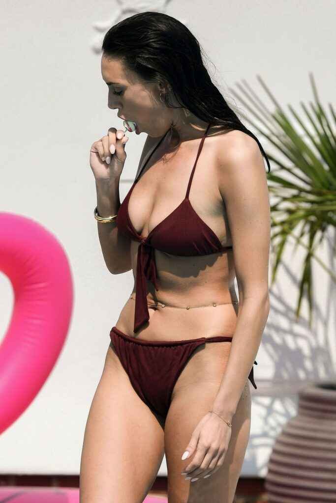 Clelia Theodorou dans en bikini