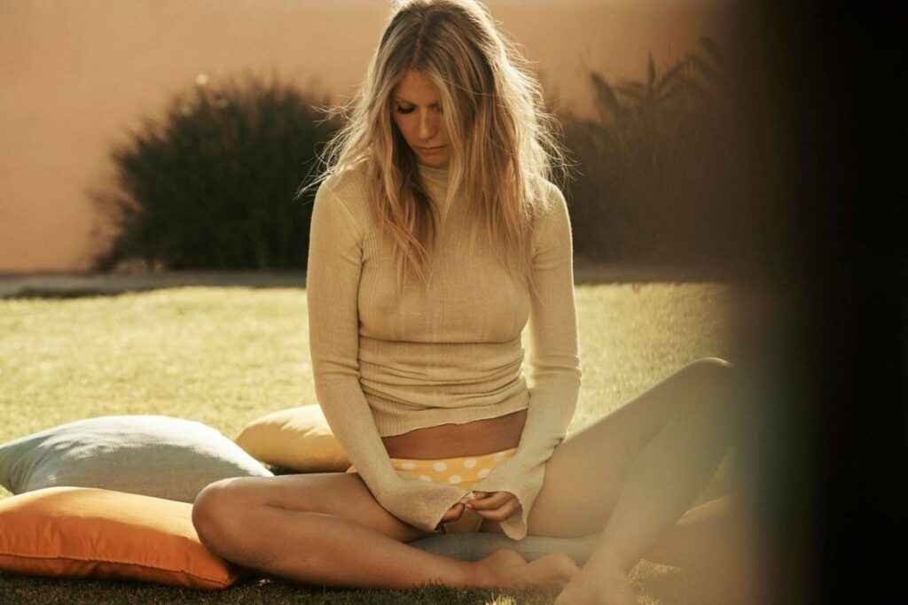 Gwyneth Paltrow en shoot sur la plage