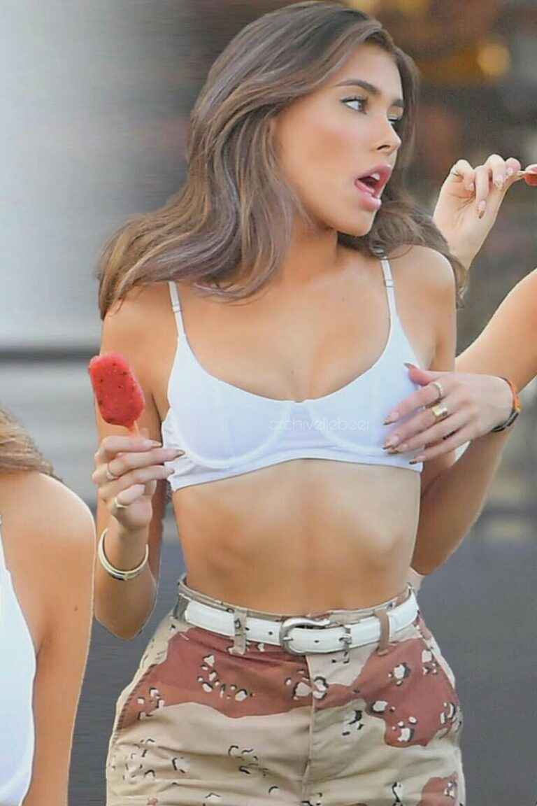 Madison Beer suçant de la glace !