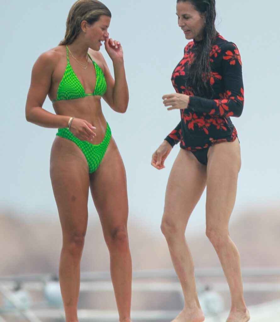 Sofia Richie avec en bikini vert