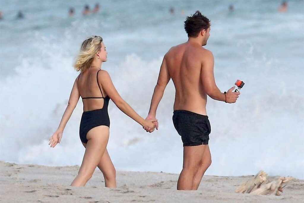 Margot Robbie et son mari sur la plage