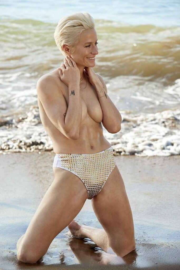 Megan Rapinoe nue en bikini