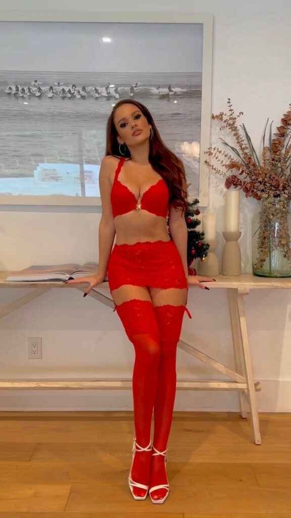 Madison Pettis Sexy en lingerie rouge