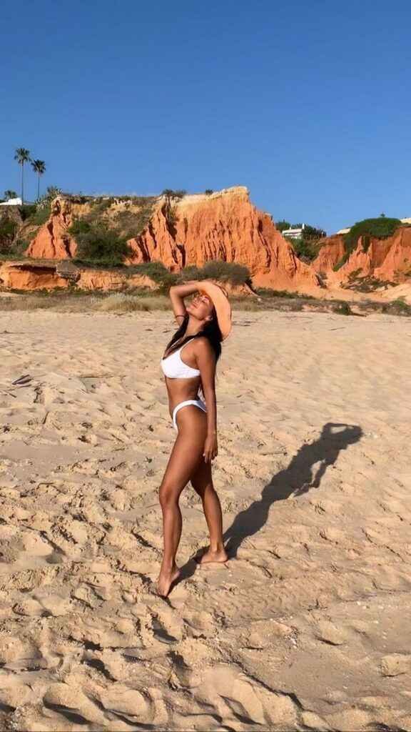 Nicole Scherzinger en bikini blanc !