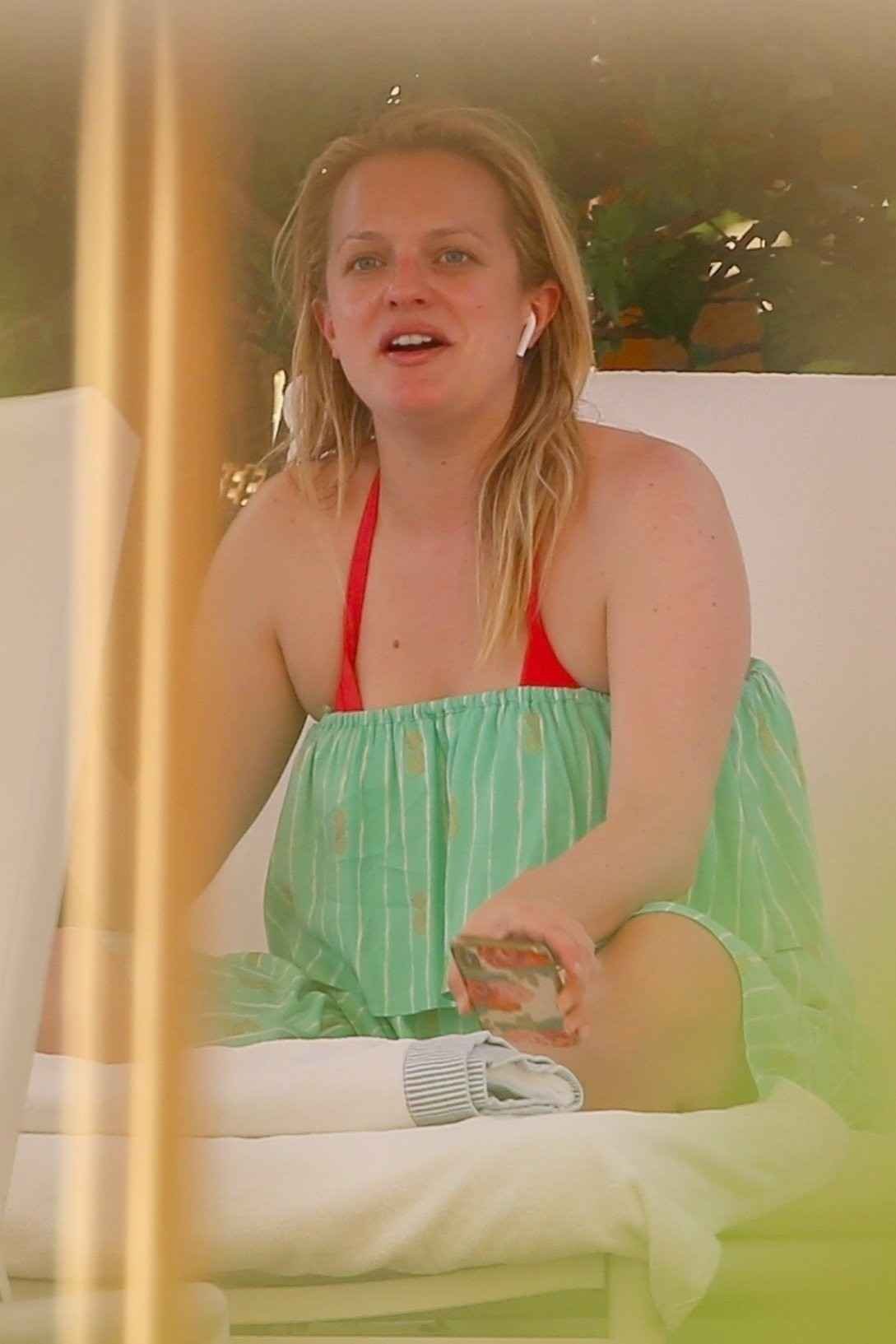 Elisabeth Moss en maillot de bain