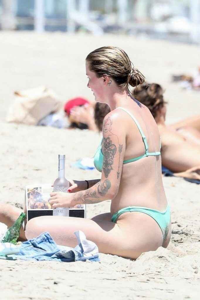 Ireland Baldwin est sexy en bikini