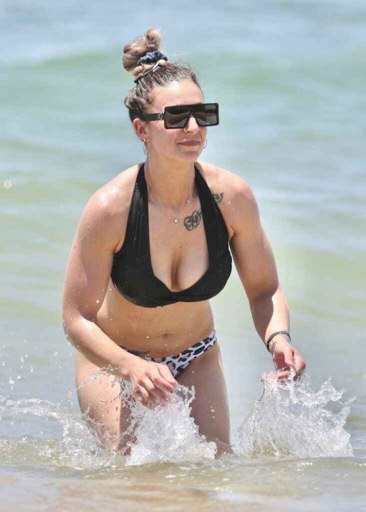 Amanda Micallef en bikini