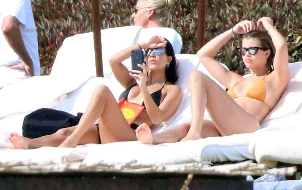 Kourtney Kardashian et Sofia Richie sexy in bikini