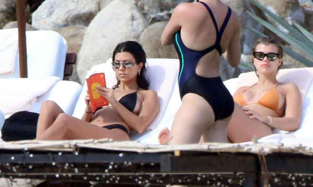 Kourtney Kardashian et Sofia Richie sexy in bikini