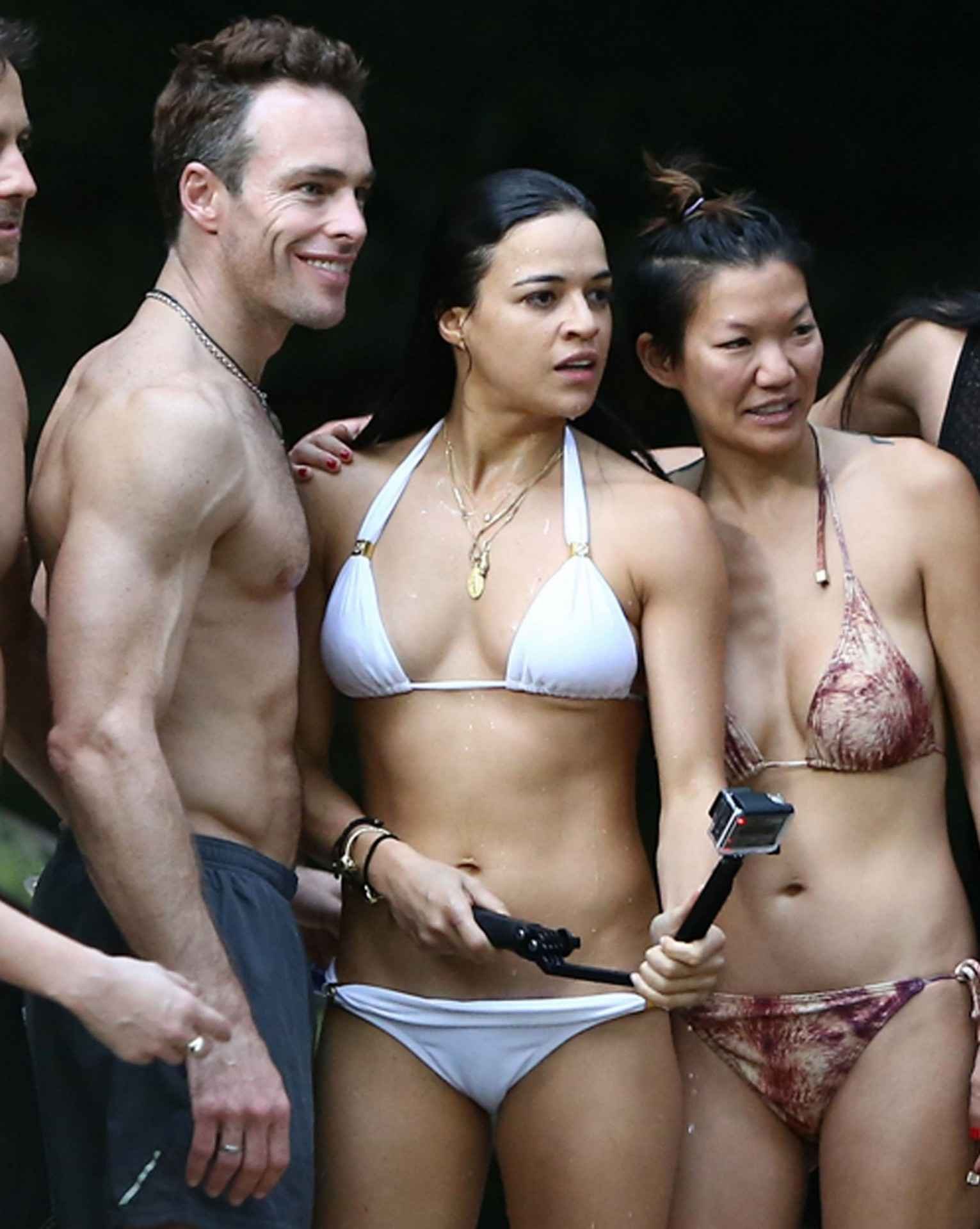 Michelle Rodriguez sexy avec un bikini blanc