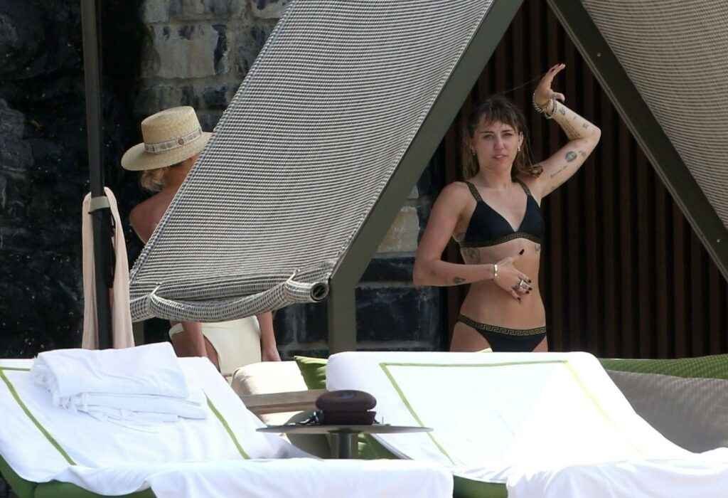 Miley Cyrus avec un petit bikini